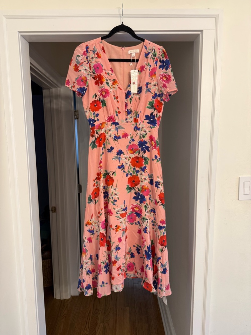 Yumi Kim Pink Floral Midi Dress with V-Neck - Picture 4 of 6